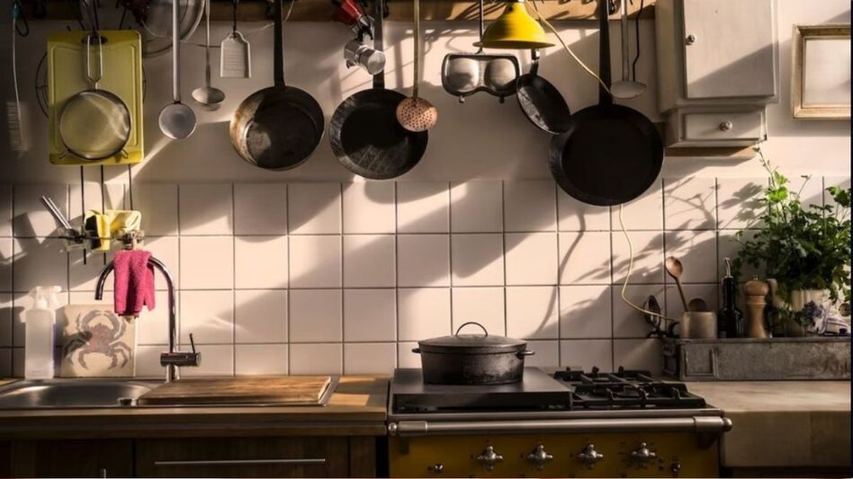 বাস্তু বলছে বাড়ির রান্নাঘরে ৪ জিনিস ভুলেও রাখবেন না, সংসার ছাড়খার হবে বাস্তু বলছে বাড়ির রান্নাঘরে ৪ জিনিস ভুলেও রাখবেন না, সংসার ছাড়খার হবে