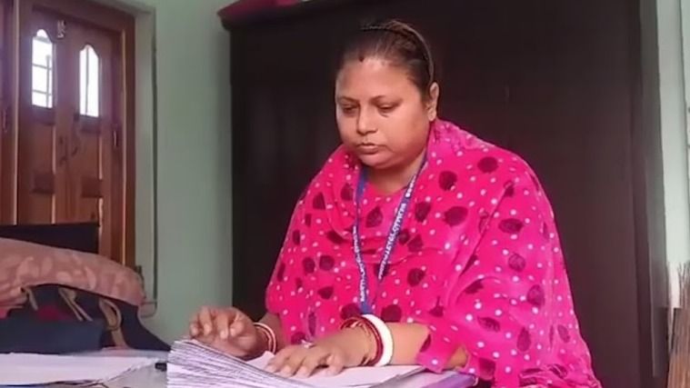 SIR-এর কাজের চাপে ভেঙে পড়লেন BLO, কাঁদতে কাঁদতে বললেন, 'জীবন শেষ করে দিতে ইচ্ছে করছে'