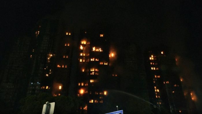 হংকংয়ে বহুতলে ভয়াবহ আগুন, ৪৪ জনের মৃত্যু, নিখোঁজ ৩ শতাধিক