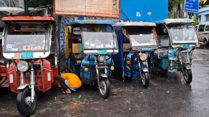 কিউ-আর কোড ছাড়া রাস্তায় টোটো নামলেই বাতিল, যানজট রুখতে কড়া শিলিগুড়ি পুরসভা