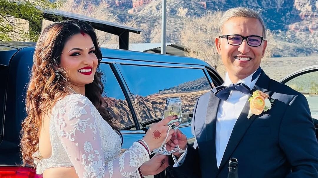 বিয়ে সারলেন তনুশ্রী- সুজিত 