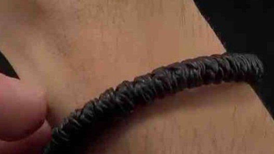 আপনি কি হাতে কালো সুতো বা কালো ঘড়ি পরেন? কাদের জন্য ভয়ানক অশুভ? জানুন আপনি কি হাতে কালো সুতো বা কালো ঘড়ি পরেন? কাদের জন্য ভয়ানক অশুভ? জানুন