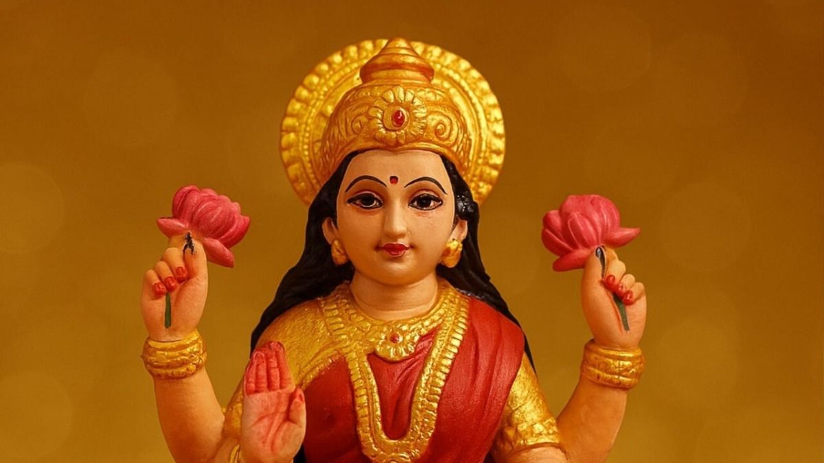 চাণক্য বলেছেন, এই ৩ ধরনের ঘরে ডাকতে হয় না, মা লক্ষ্মী এমনি আসেন