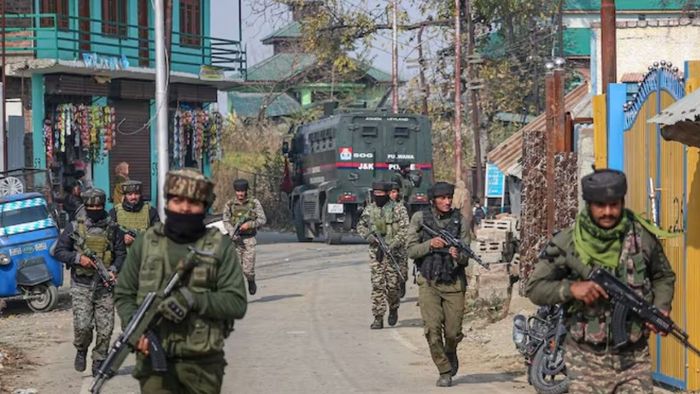 ব্যাপক তল্লাশি অভিযানে সেনা