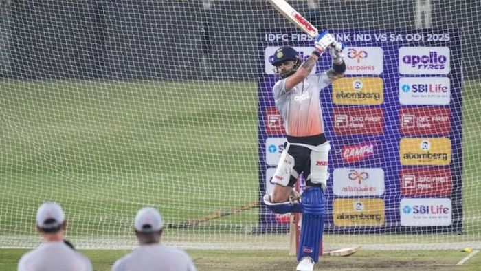 গর্জে উঠল কোহলির ব্যাট