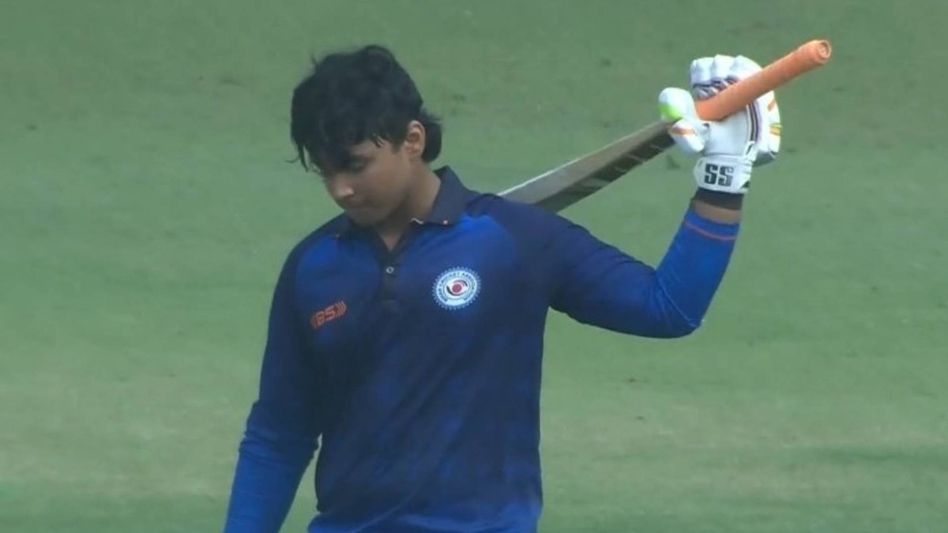 ইডেনে ৫৮ বলে সেঞ্চুরি, টি২০ ক্রিকেটে নতুন রেকর্ড বৈভবের ইডেনে ৫৮ বলে সেঞ্চুরি, টি২০ ক্রিকেটে নতুন রেকর্ড বৈভবের