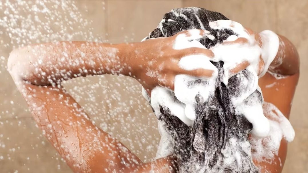 ৮ ধাপ মেনে করুন শ্যাম্পু, সিল্কের মতো নরম চুল পাবেন