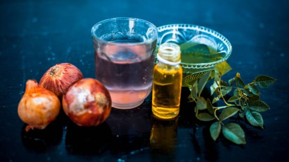 চুল পড়া বন্ধ হয় এই সবজির রসে, নারকেল তেলে ক'ফোঁটা মেশাবেন? চুল পড়া বন্ধ হয় এই সবজির রসে, নারকেল তেলে ক'ফোঁটা মেশাবেন?