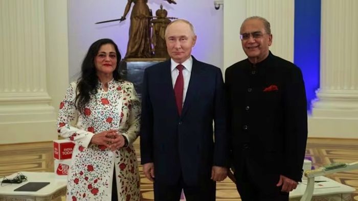 ভ্লাদিমির পুতিনের সঙ্গে অরুণ পুরী ও কলি পুরী