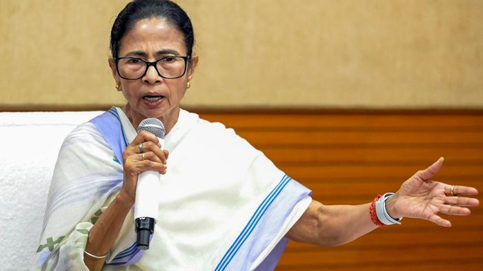 সতর্ক করলেন মমতা