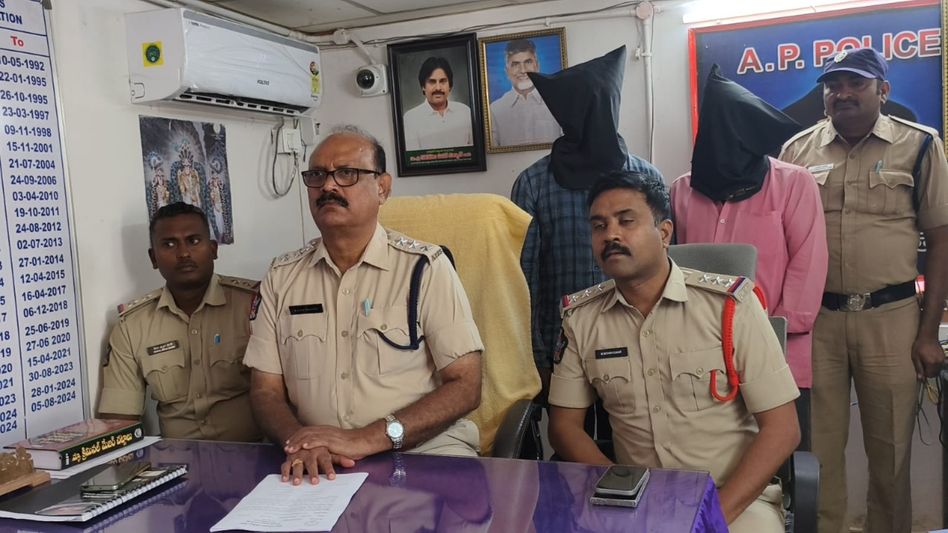 দশম শ্রেণির ছাত্রীকে হস্টেল থেকে তুলে নিয়ে লজে ধর্ষণ, গ্রেফতার ৩ দশম শ্রেণির ছাত্রীকে হস্টেল থেকে তুলে নিয়ে লজে ধর্ষণ, গ্রেফতার ৩