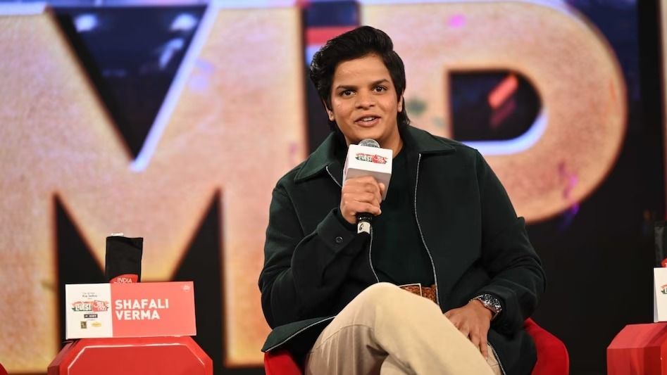  'ভাইয়ের টি-শার্ট পরে ছেলেদের টুর্নামেন্টে ...', অজানা গল্প শোনালেন বিশ্বকাপজয়ী শেফালি