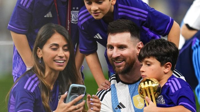 পরিবারের সঙ্গে মেসি।-ফাইল ছবি