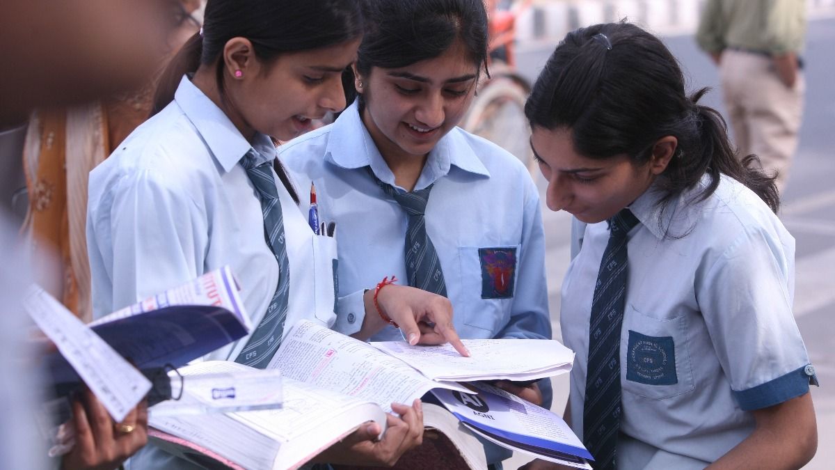 Madhyamik Test Paper নিয়ে বড় ঘোষণা! নতুন নিয়মটা অবশ্যই জেনে রাখুন