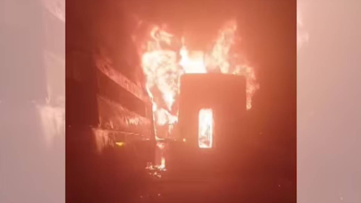 ঘন কুয়াশার জেরে একাধিক গাড়িতে সংঘর্ষ, আগুন; উত্তরপ্রদেশের দুর্ঘটনায় মৃত ৪, আহত বহু 