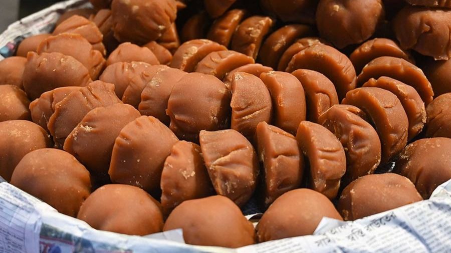 খাঁটি নলেন গুড় কীভাবে চিনবেন? এই ৩ জিনিস দেখে কিনলে ঠকবেন না