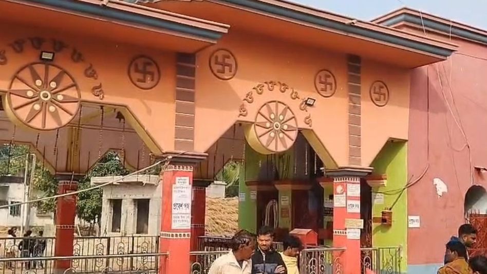 রাতের অন্ধকারে পরপর মন্দিরে চুরির অভিযোগ, বাক্স থেকে প্রণামীও হাতসাফাই রাতের অন্ধকারে পরপর মন্দিরে চুরির অভিযোগ, বাক্স থেকে প্রণামীও হাতসাফাই