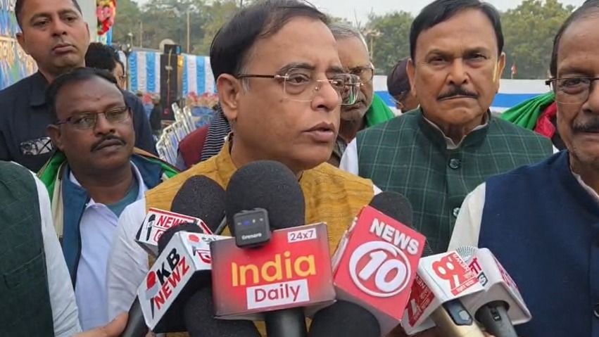 পরিবহণমন্ত্রী স্নেহাশিস চক্রবর্তী