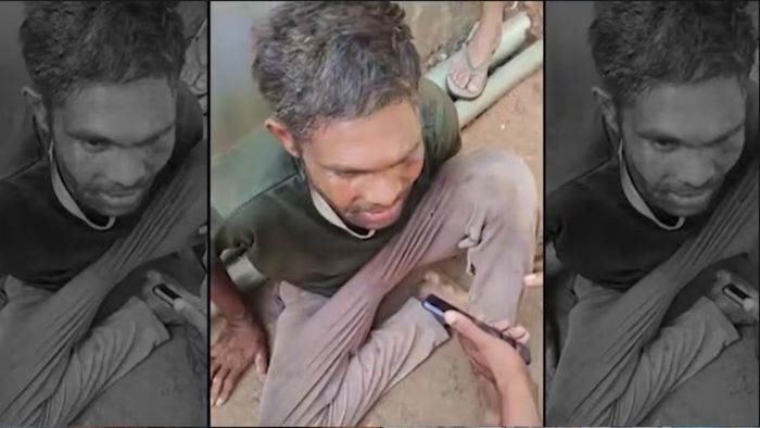 ভাইরাল ভিডিওতে দেখা যাচ্ছে, কয়েক জন মিলে তাঁকে ঘিরে দাঁড়িয়ে।