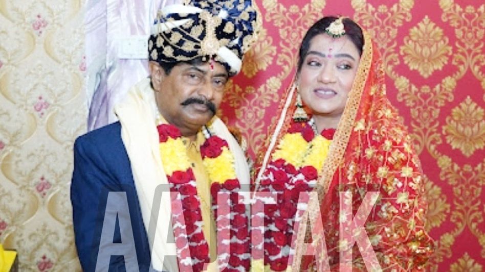 ১৮ বছরের ছোট BJP নেত্রীকে বিয়ে কংগ্রেস নেতার, 'আমরাও ওর বউ,' দাবি আরও দুই মহিলার, তারপর... ১৮ বছরের ছোট BJP নেত্রীকে বিয়ে কংগ্রেস নেতার, 'আমরাও ওর বউ,' দাবি আরও দুই মহিলার, তারপর...