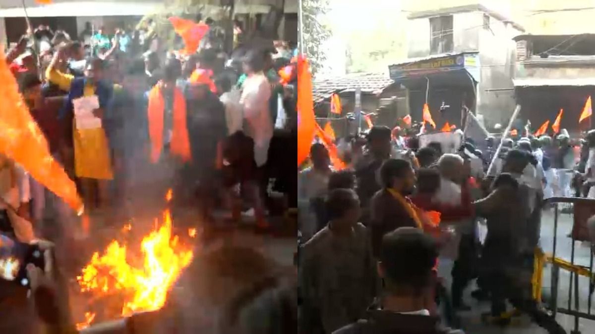 বেকবাগানে বাংলাদেশ ডেপুটি কমিশনের সামনে বিক্ষোভ