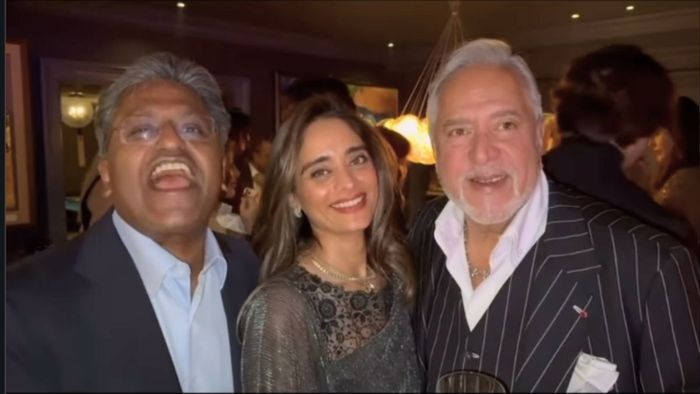 এই মন্তব্যকে অনেকেই ভারতের রাষ্ট্রব্যবস্থা ও সরকারের প্রতি প্রকাশ্য উপহাস বলেই দেখছেন।