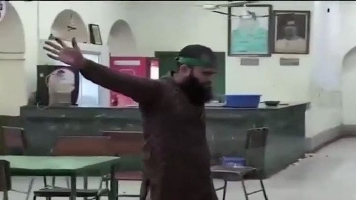 ঢাকা বিশ্ববিদ্যালয়ে ভাঙচুর (Photo: Screengrab)