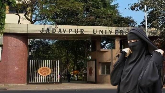 যাদবপুরের ছাত্রীকে হিজাব সরাতে বলার অভিযোগ, তোলপাড় ক্যাম্পাস 
