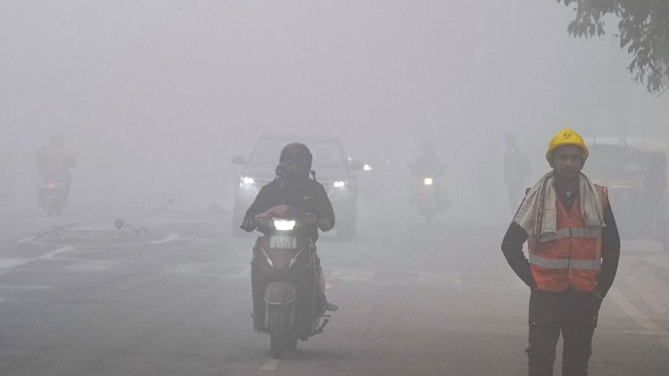 কলকাতার ৭ রাস্তায় কুয়াশা নিয়ে সতর্কতা, গাড়ি চালাতে ৬ গাইডলাইন পুলিশের কলকাতার ৭ রাস্তায় কুয়াশা নিয়ে সতর্কতা, গাড়ি চালাতে ৬ গাইডলাইন পুলিশের