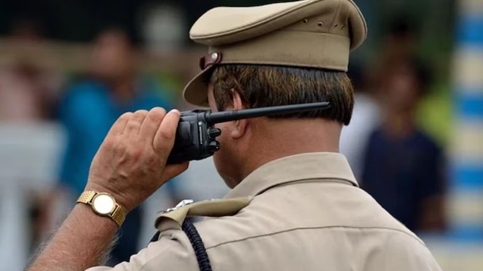 অনুপ্রবেশকারী বাংলাদেশি মহিলাকে 'বিক্রি' করে দেওয়ার অভিযোগ, তদন্তে গ্রেপ্তার হোটেল মালিক অনুপ্রবেশকারী বাংলাদেশি মহিলাকে 'বিক্রি' করে দেওয়ার অভিযোগ, তদন্তে গ্রেপ্তার হোটেল মালিক