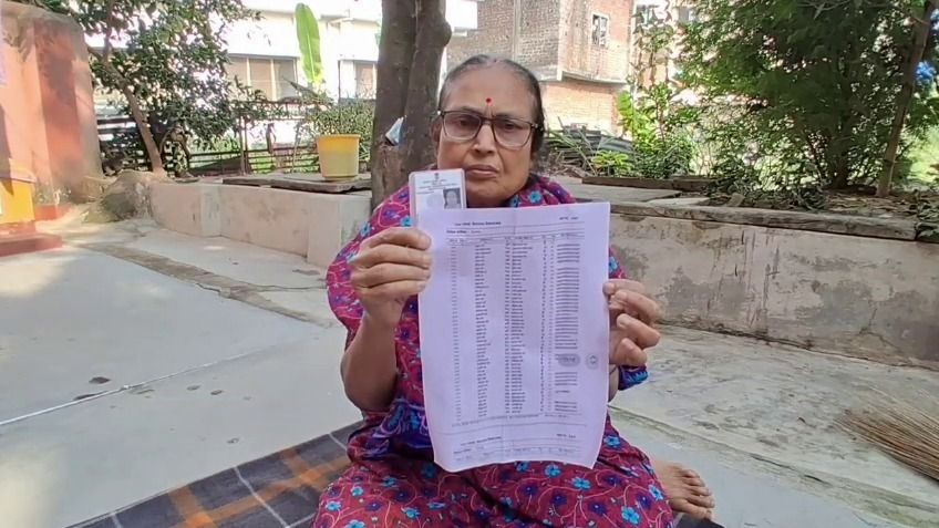 জীবিত হয়েও ভোটার তালিকায় মৃত ৬৬ বছরের মহিলা