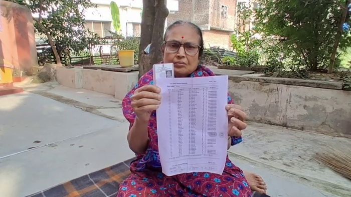 জীবিত হয়েও ভোটার তালিকায় মৃত ৬৬ বছরের মহিলা