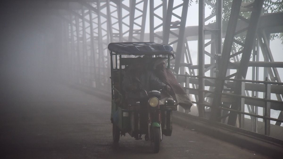 কুয়াশাঘেরা ব্রিজ।-ফাইল ছবি