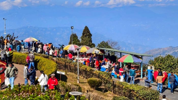 গাড়ি বিতর্ক সরিয়ে বর্ষবরণে উপচে পড়া ভিড় দার্জিলিংঙে, কত পর্যটক হল?