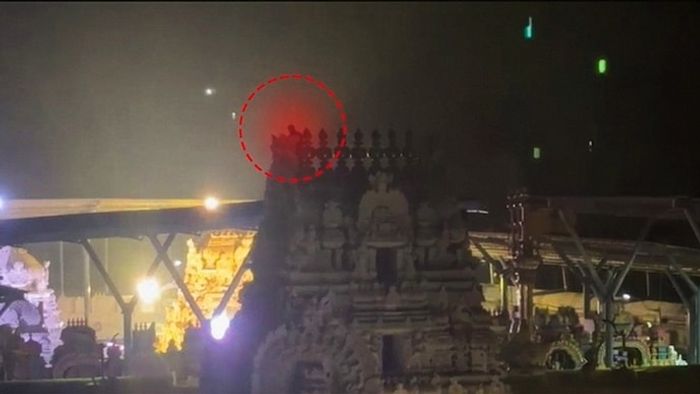 তিরুপতি মন্দিরের মাথায় 'মাতাল'