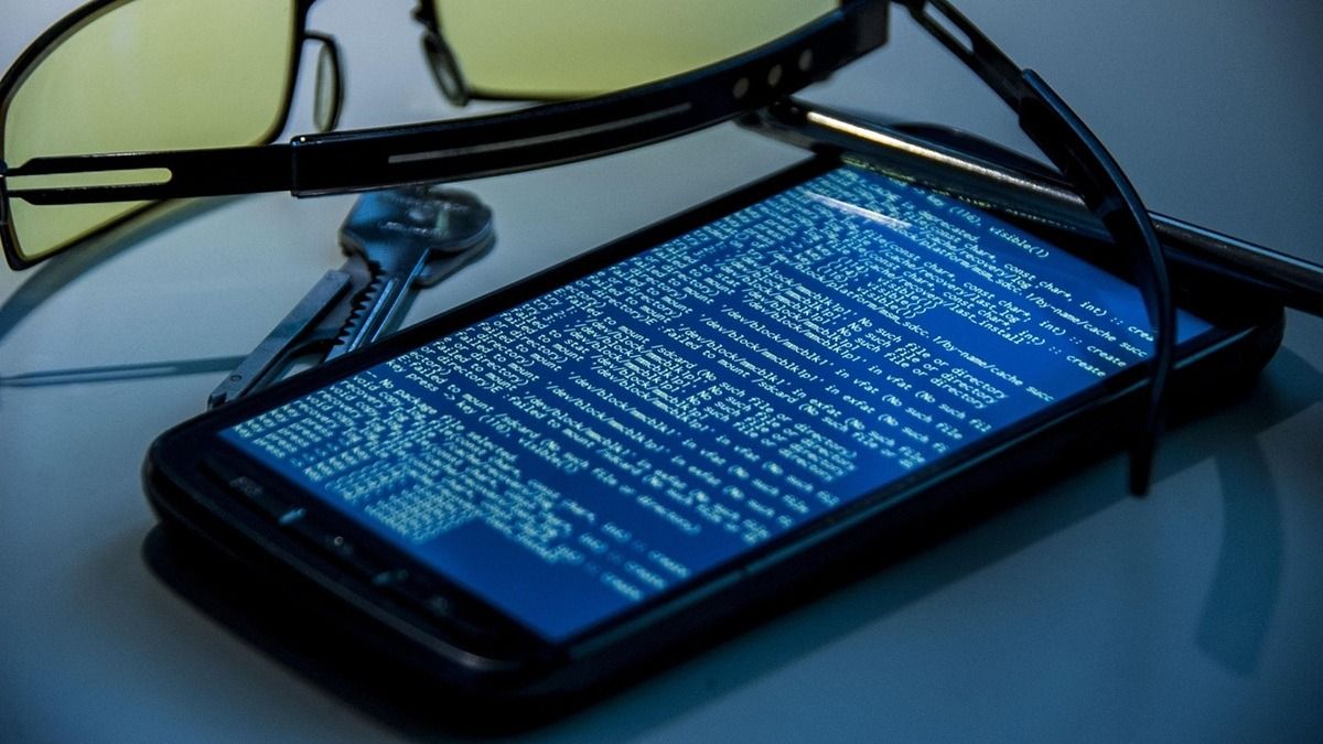 ফোনে এই লক্ষণ দেখলে বুঝুন তথ্য় পাচার হচ্ছে, বাঁচতে হলে যা করতে হবে