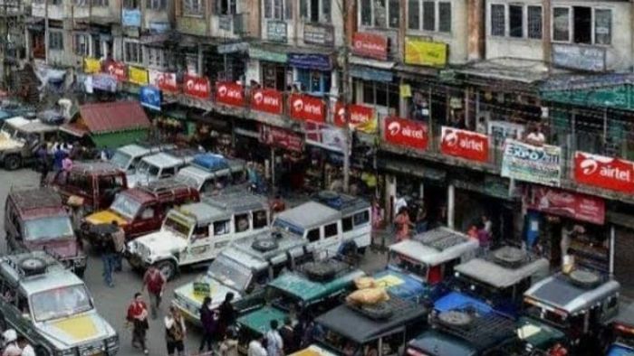 দ্বিগুণ-তিন গুণ টাকা, দার্জিলিঙে যথেচ্ছ গাড়িভাড়া, ট্যুরিস্টদের দুর্ভোগ। ফাইল ছবি