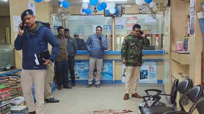 ঘটনাকে কেন্দ্র করে এলাকায় তীব্র উত্তেজনা তৈরি হয়েছে।