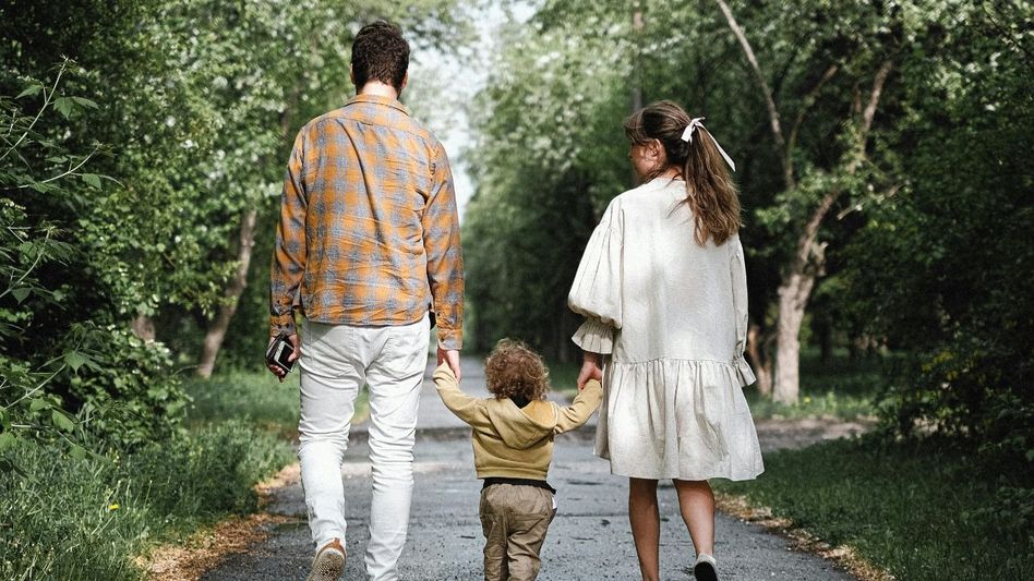 আপনিও টক্সিক প্যারেন্ট নন তো? এই লক্ষণগুলি দেখলে বুঝে যাবেন, মিলিয়ে নিন আপনিও টক্সিক প্যারেন্ট নন তো? এই লক্ষণগুলি দেখলে বুঝে যাবেন, মিলিয়ে নিন