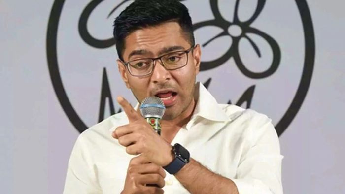 কর্মীদের উদ্দেশে আপত্তিকর মন্তব্য অভিষেকের