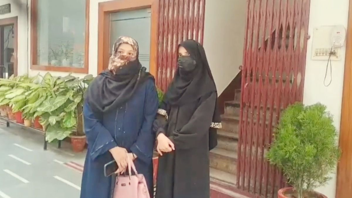 হিজাবি মহিলাদের আর গয়না বিক্রি নয়,  সিদ্ধান্ত বারাণসীতে