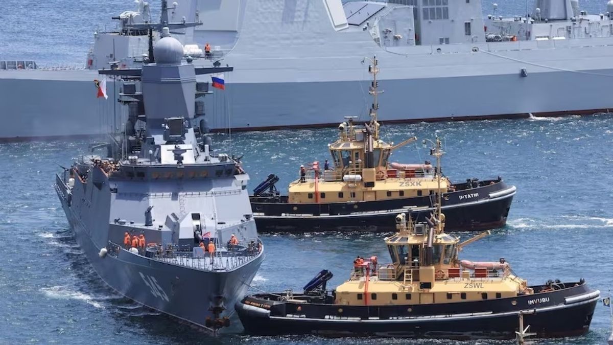 এক সপ্তাহব্যাপী যৌথ নৌসেনা মহড়া শুরু করেছে এই তিন দেশ। 