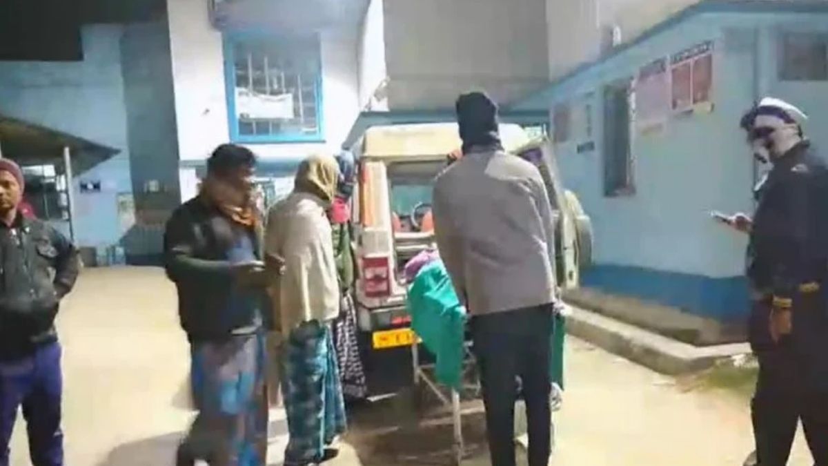  শনিবার রাতে স্কুলের মধ্যেই তাঁর ঝুলন্ত দেহ উদ্ধার হয়।