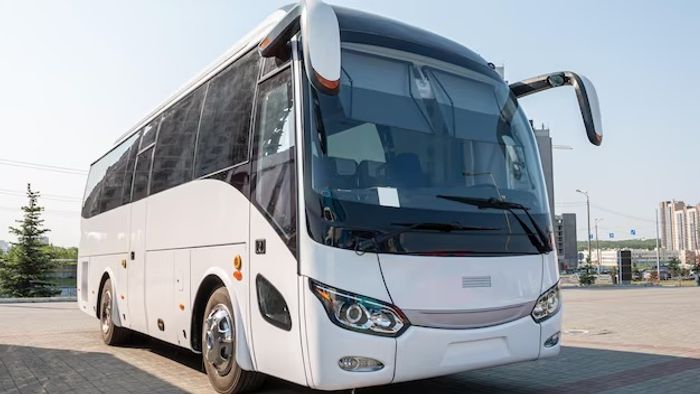 দার্জিলিঙে পর্যটকদের বাসের কাচ ভাঙল স্থানীয়রা, আতঙ্কে পর্যটকরা