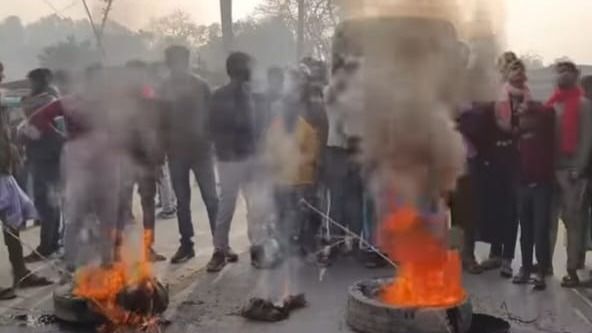 SIR হিয়ারিংয়ে হয়রানি কেন? চাকুলিয়ায় BDO অফিস ভাঙচুর, জখম IC, রণক্ষেত্র