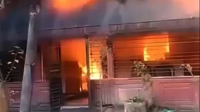 বাংলাদেশে জ্বালিয়ে দেওয়া হল বাড়ি