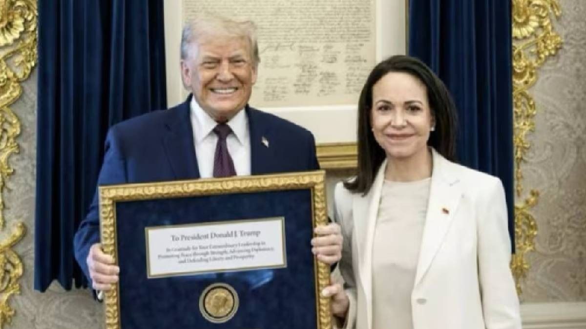 নোবেল হাতে ট্রাম্প