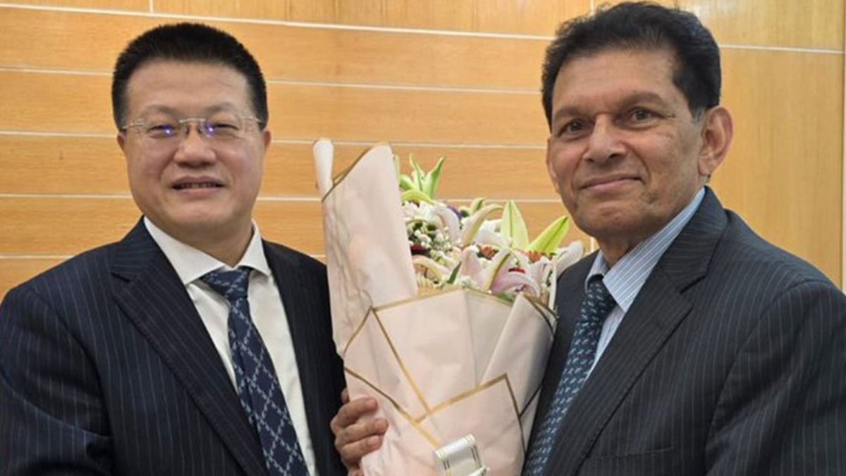  চিনের রাষ্ট্রদূতের সঙ্গে বাংলাদেশের নিরাপত্তা উপডেষ্টা