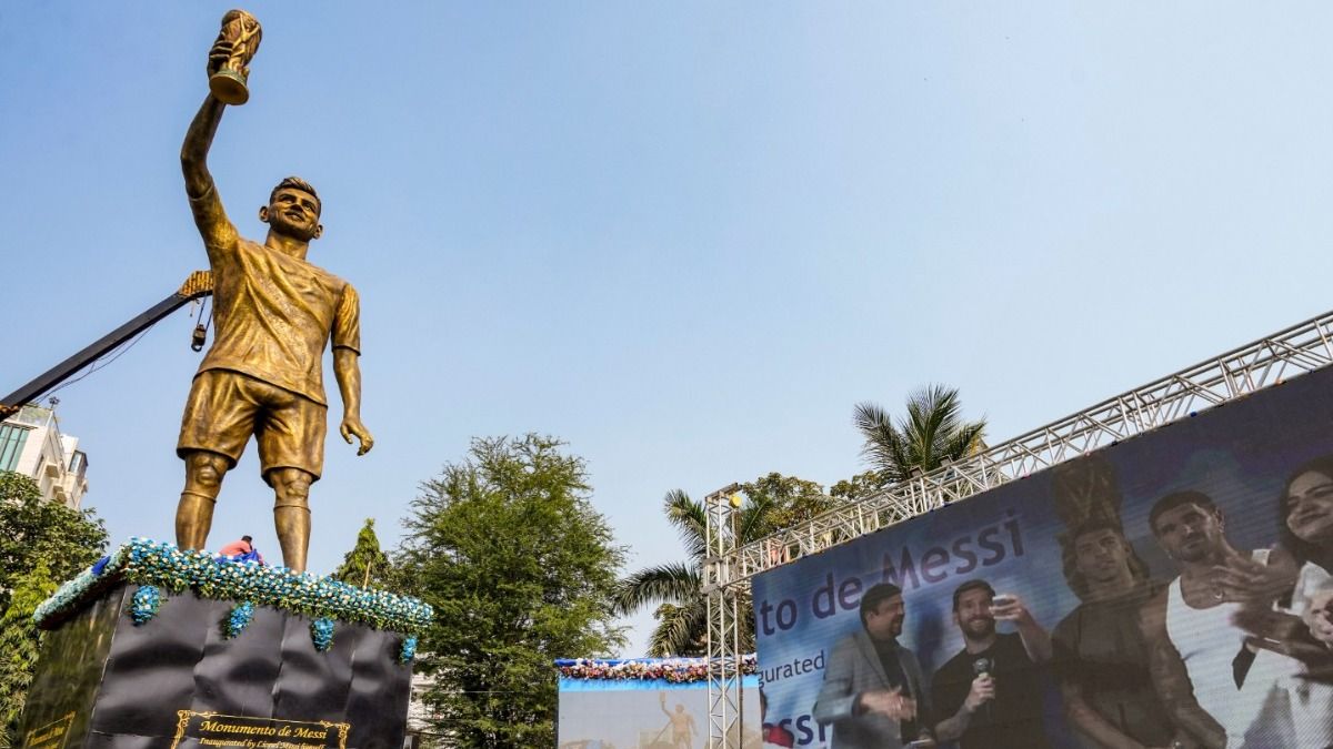 মেসি-মারাদোনার মূর্তি নিয়ে রাজ্য সরকার-পুরসভাকে কড়া প্রশ্ন,  রিপোর্টও চাইল হাইকোর্ট