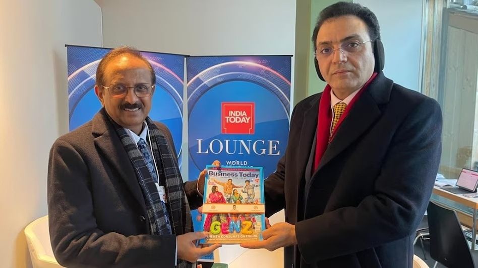 FD-ব্যাঙ্ক অ্য়াকাউন্টে টাকা রাখতে চাইছে না মানুষ, কারণ জানালেন SBI চেয়ারম্যান FD-ব্যাঙ্ক অ্য়াকাউন্টে টাকা রাখতে চাইছে না মানুষ, কারণ জানালেন SBI চেয়ারম্যান